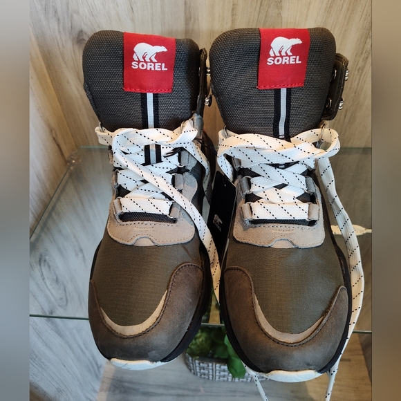 SOREL Women's Kinetic RNEGD Conquest Waterproof Leather Sneaker Boots Size 8 - Picture 4 of 17